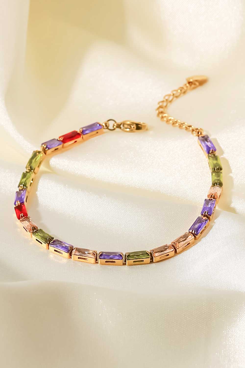 Pulsera de circonitas cúbicas multicolores chapada en oro de 18 quilates