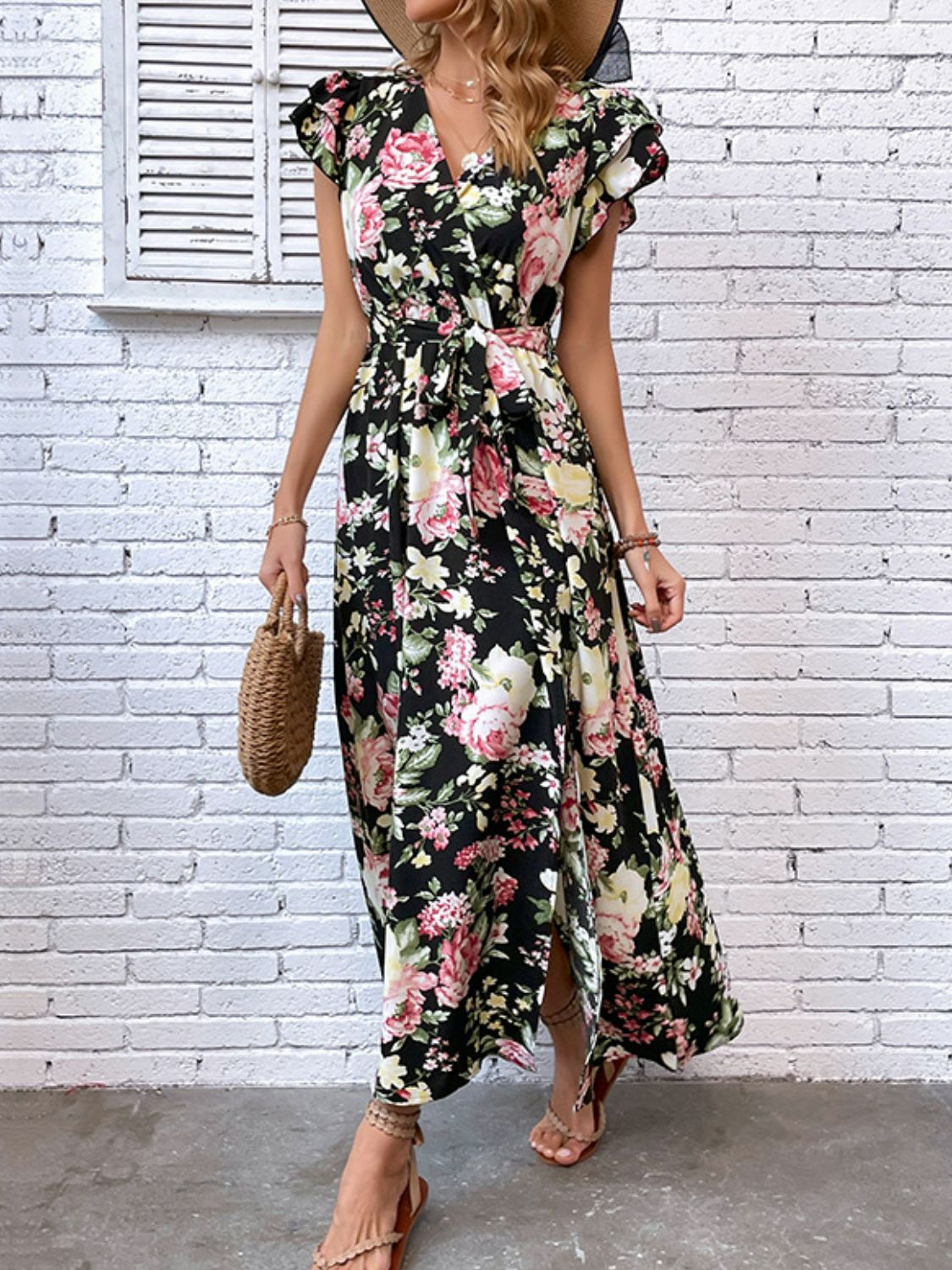 Vestido floral con mangas acampanadas y lazo en la cintura