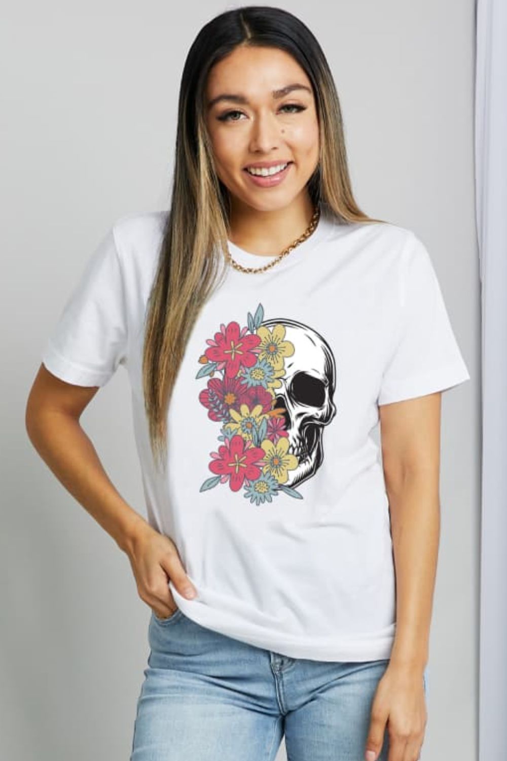 Camiseta de algodón con gráfico de calavera de Simply Love