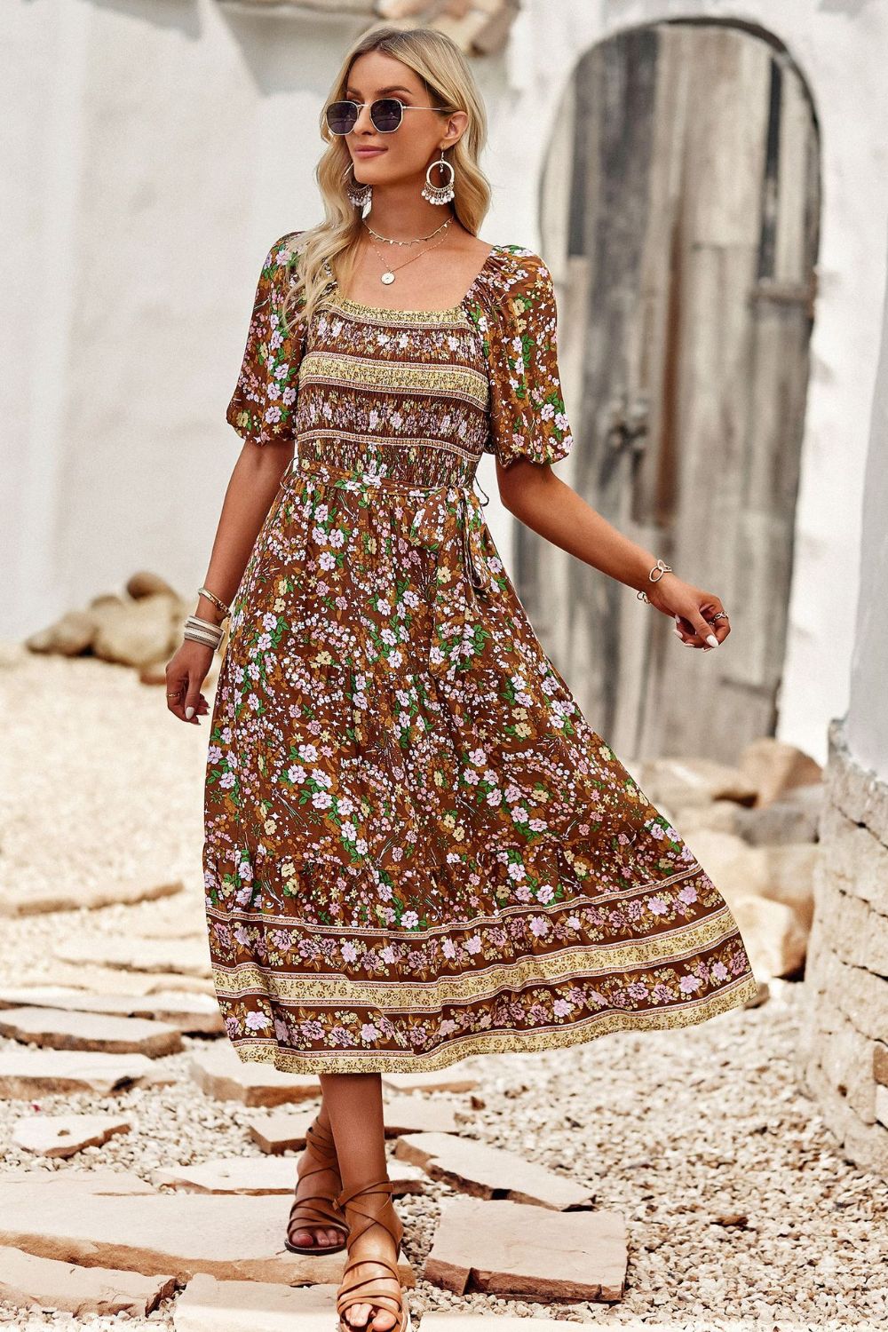 Vestido midi de manga corta con cuello cuadrado bohemio