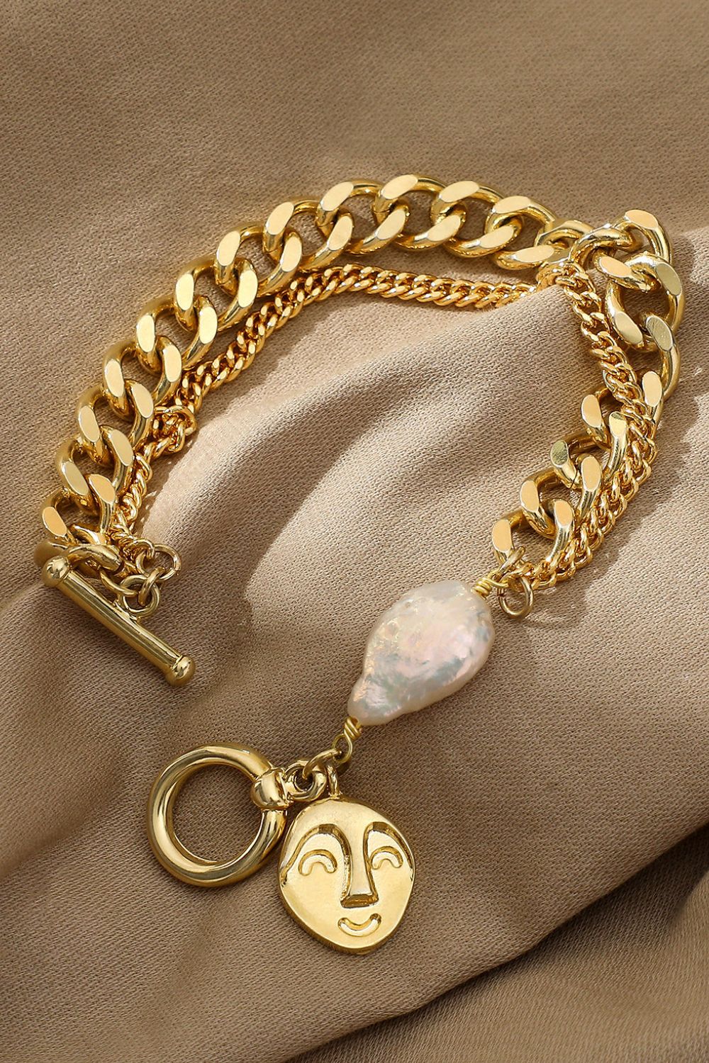 Pulsera de cadena de oro y perlas 