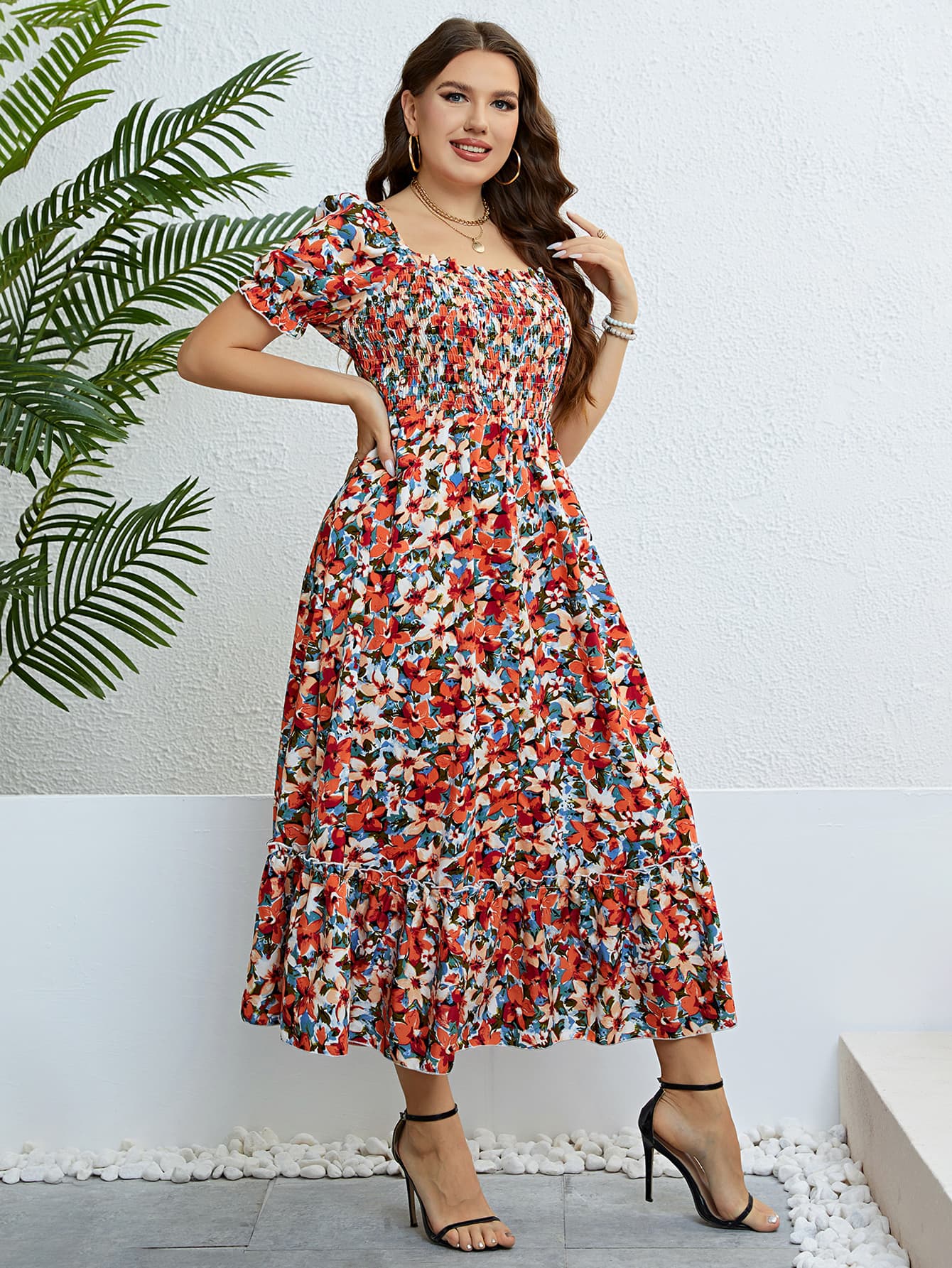 Vestido de cuello cuadrado con fruncido floral de talla grande