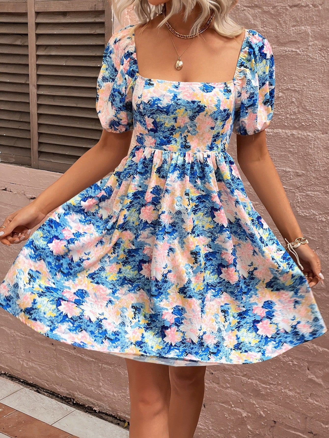 Vestido de manga farol con cuello cuadrado floral