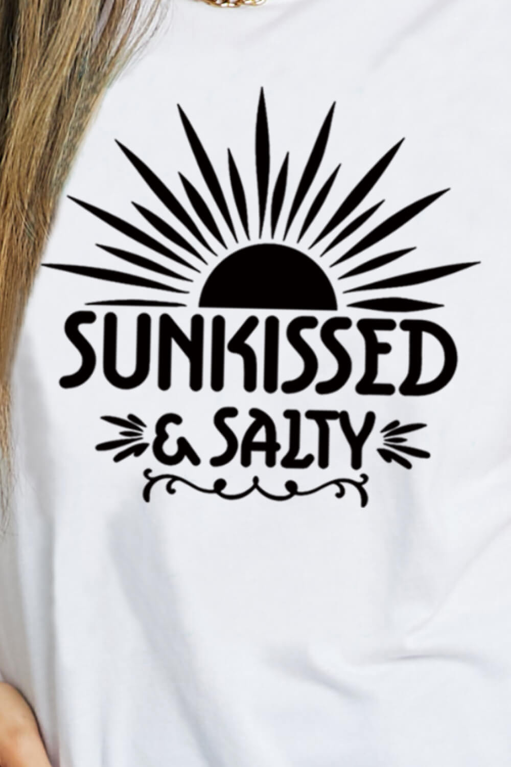 Simply Love SUNKISSED &amp; SALTY Camiseta gráfica de algodón