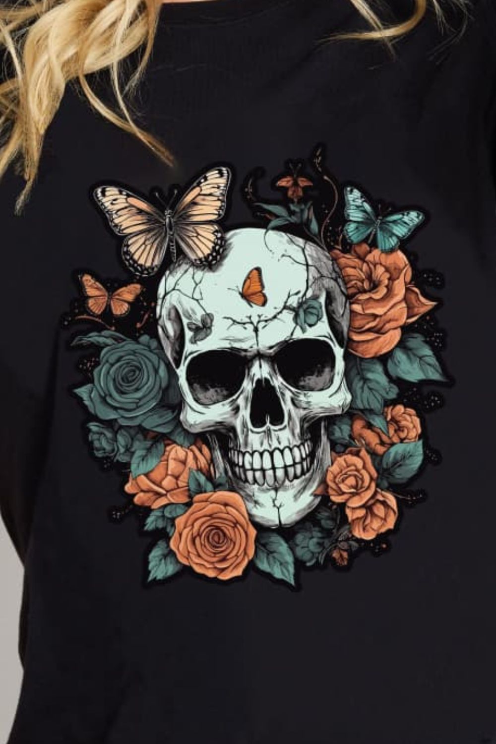 Camiseta de algodón con gráfico de calavera de Simply Love