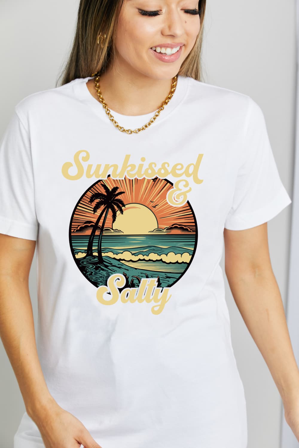 Simply Love SUNKISSED &amp; SALTY Camiseta gráfica de algodón