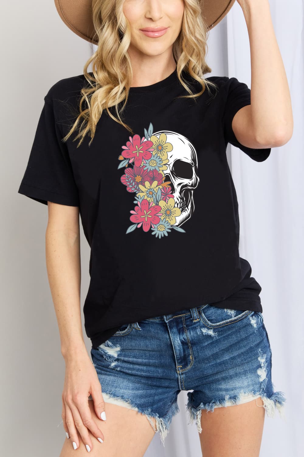 Camiseta de algodón con gráfico de calavera de Simply Love