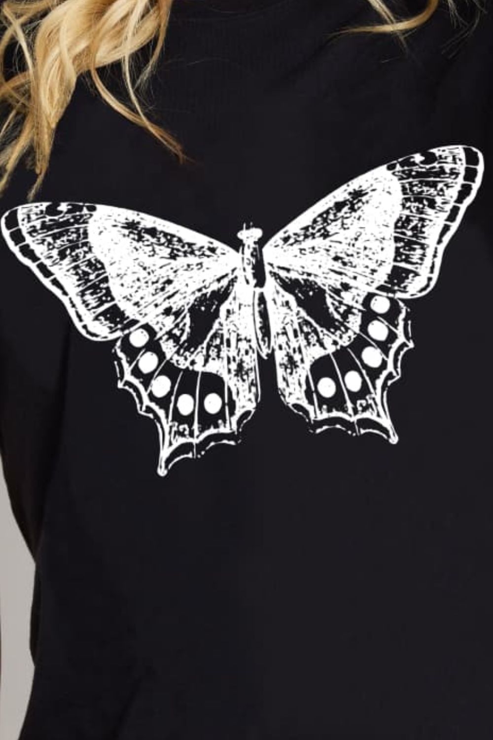 Camiseta de algodón con estampado de mariposas de Simply Love