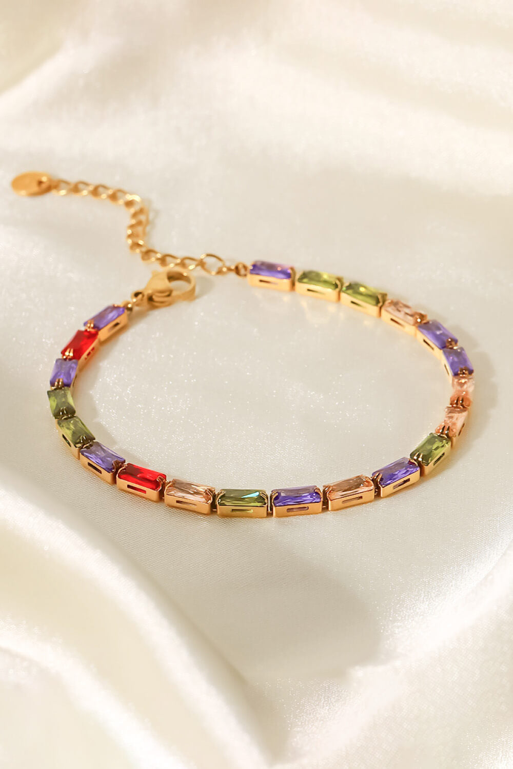 Pulsera de circonitas cúbicas multicolores chapada en oro de 18 quilates