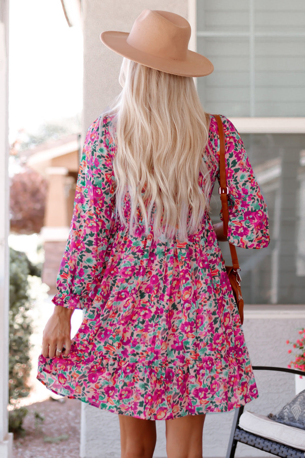 Vestido de manga volante con cuello en V y fruncido floral