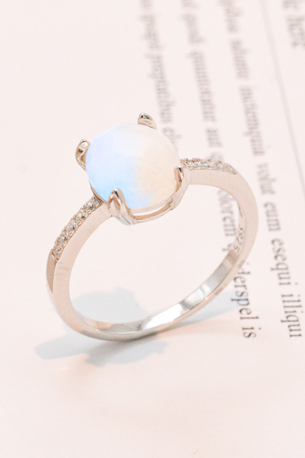 Get A Move On Anillo de piedra lunar