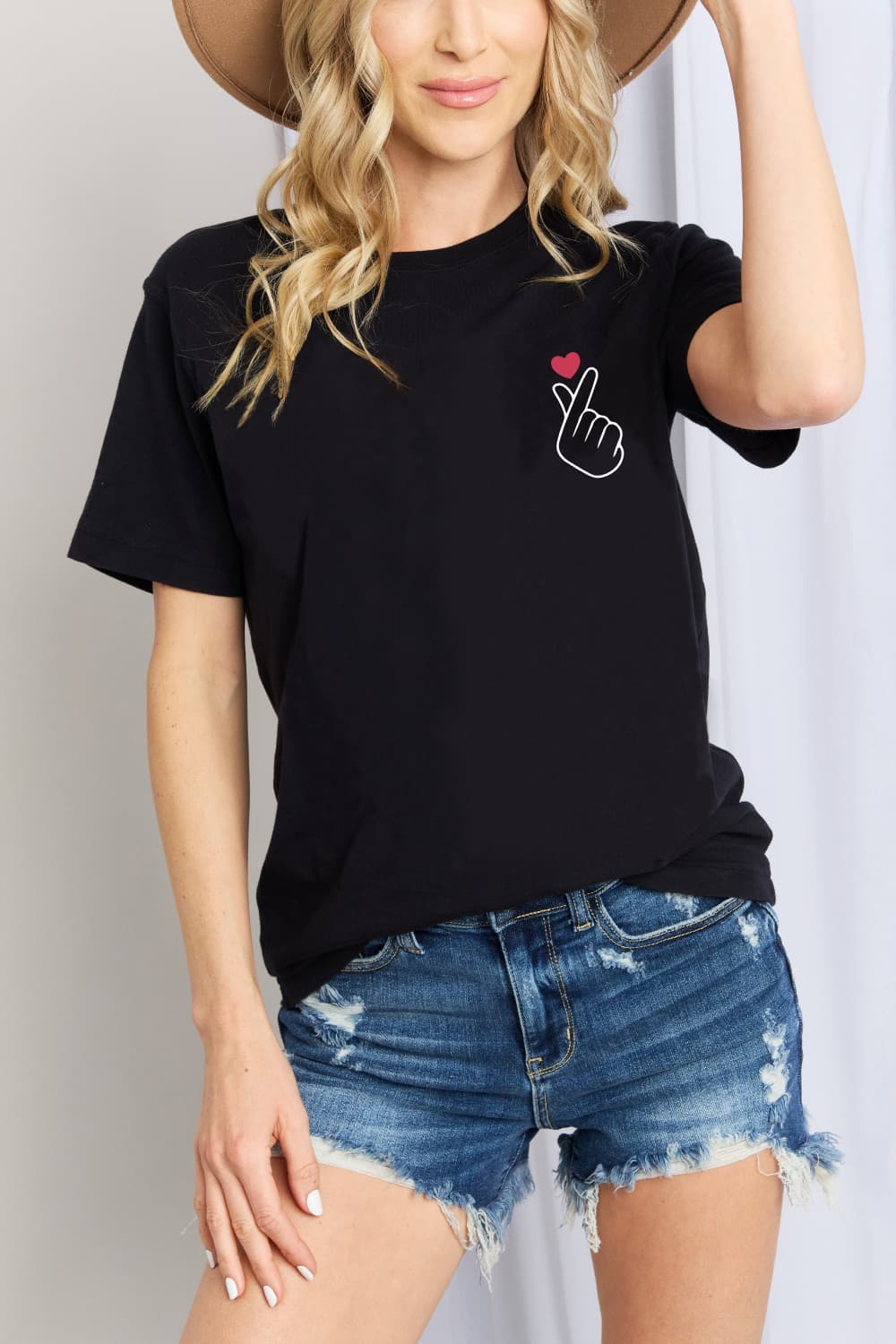 Simply Love Finger Heart Emoji camiseta de algodón con gráfico