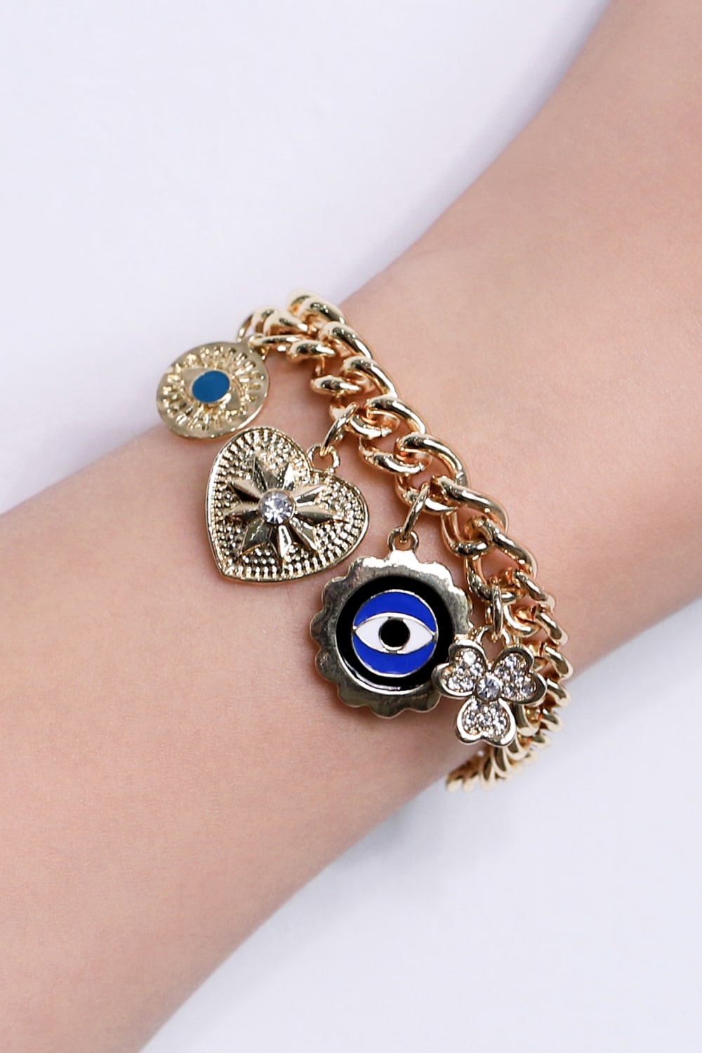 Pulsera de cadena gruesa con dijes múltiples