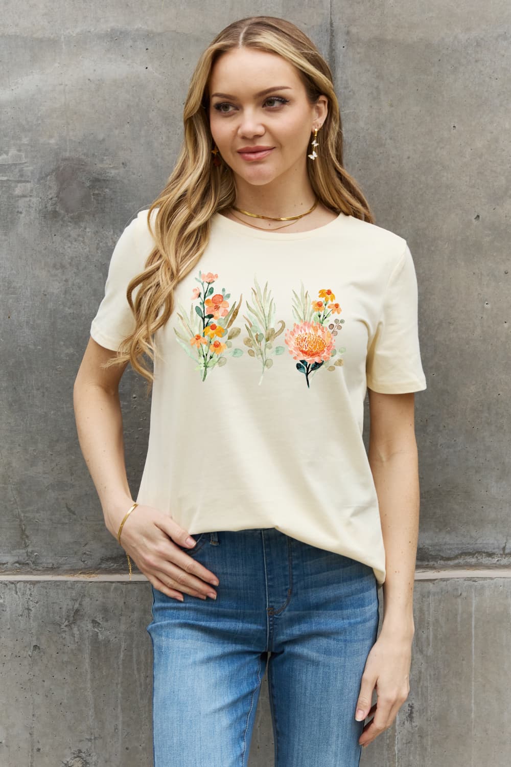 Camiseta de algodón con cuello redondo y estampado de flores de Simply Love