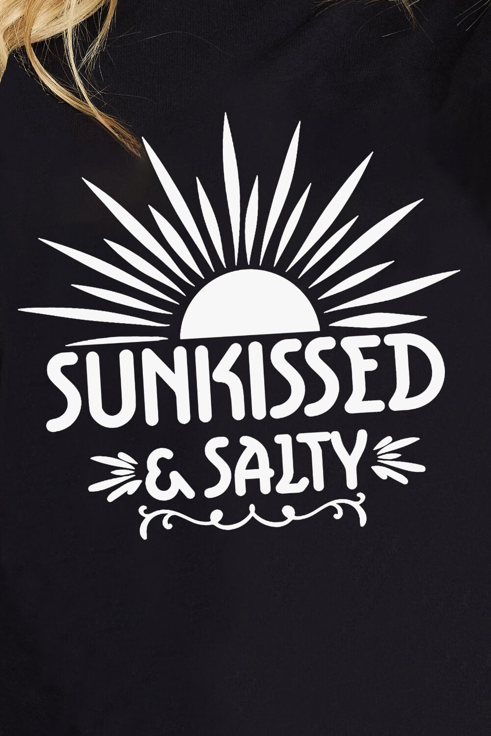 Simply Love SUNKISSED &amp; SALTY Camiseta gráfica de algodón