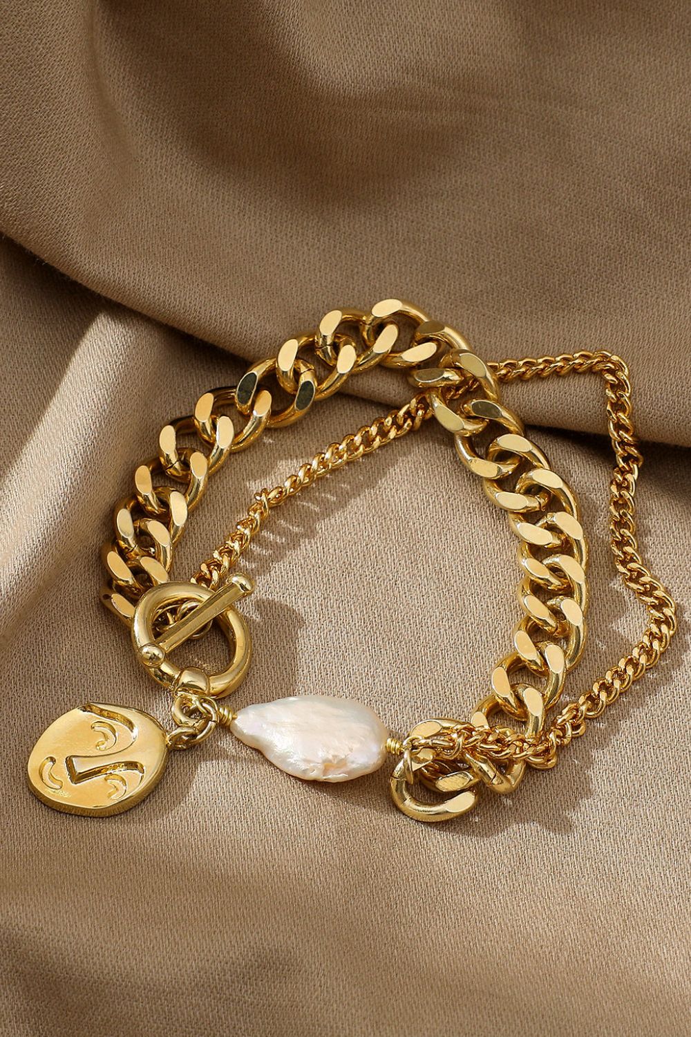 Pulsera de cadena de oro y perlas 